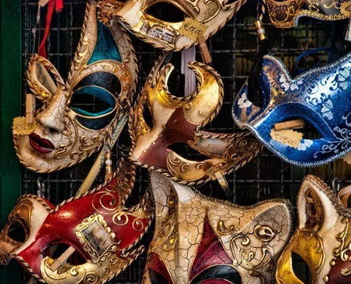 Die Geschichte der Masken