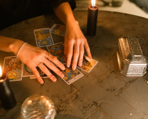 Lebens-Entscheidungen mit Tarot richtig treffen - Wähle deine Option!